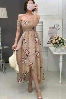 Mulher com um Vestido floral